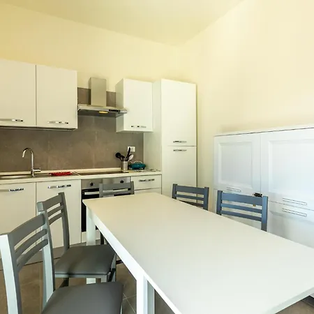 Apartment 3 Bedroom Cozy In *